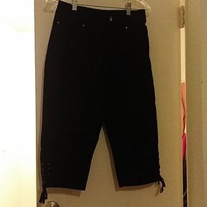 Black Capri pants